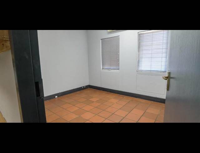 BUSINESS PROPERTY TO RENT IN DIE HOEWES